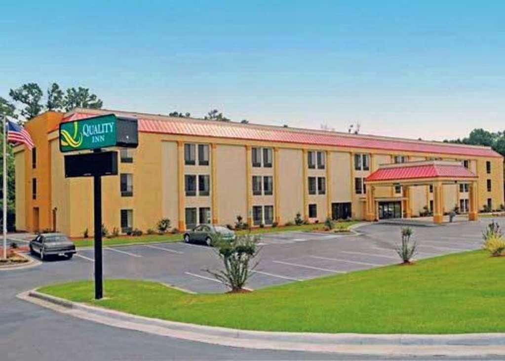 La Quinta Inn & Suites By Wyndham Fayetteville I-95 Exterior foto