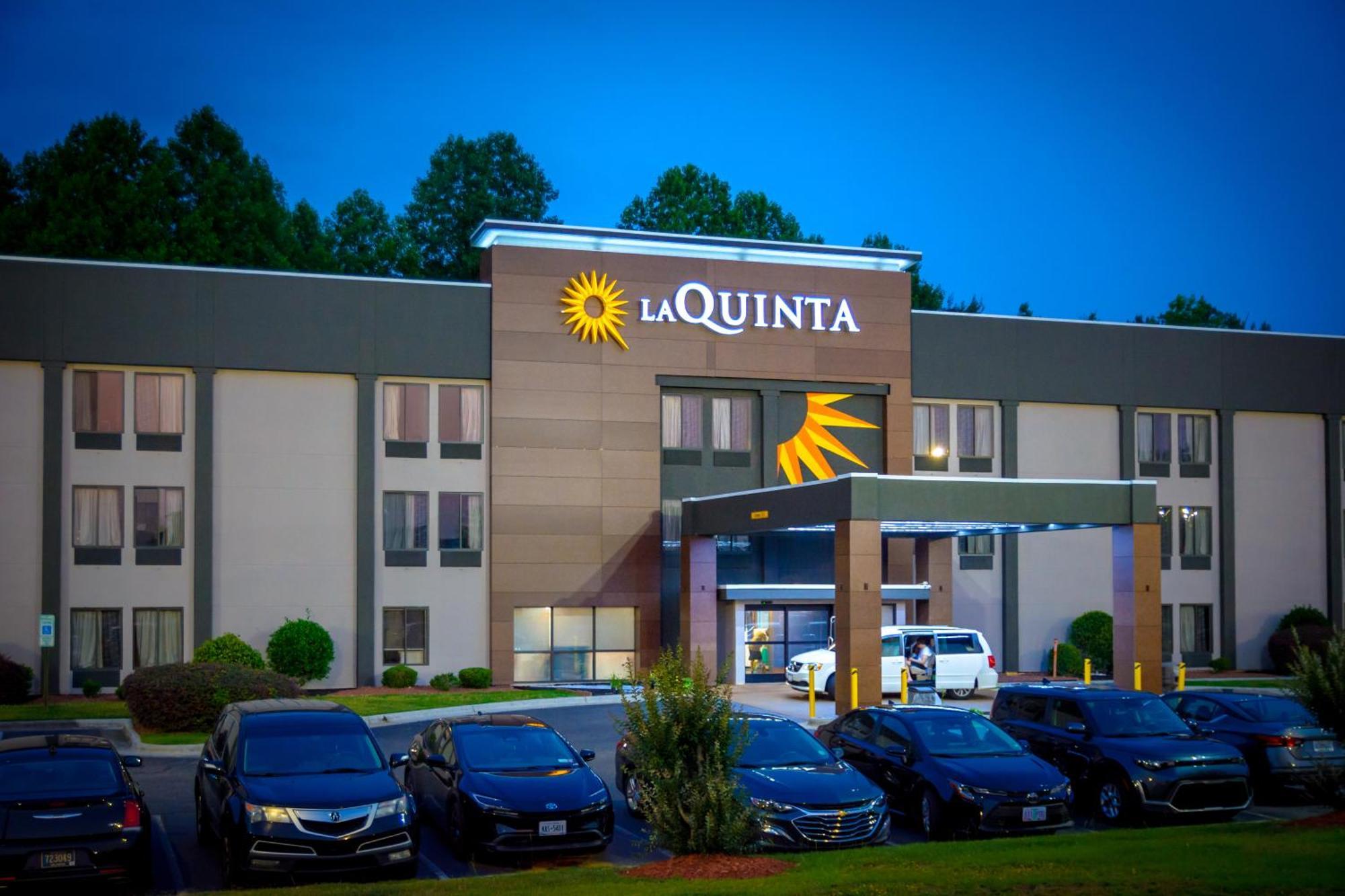 La Quinta Inn & Suites By Wyndham Fayetteville I-95 Exterior foto